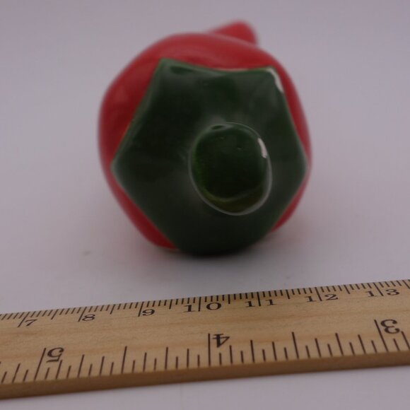 Tabasco Taiwan Ceramic Chili Pepper-Shaped Salt Shaker - Picture 9 of 11
